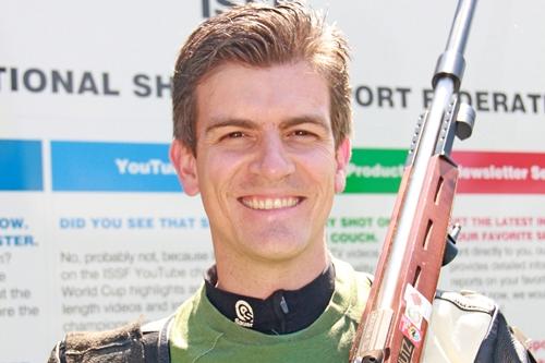 Cassio Rippel após o 5º lugar na copa do Mundo de Granada, Espanha / Foto: Divulgação / ISSF - Federação Internacional de Tiro Esportivo